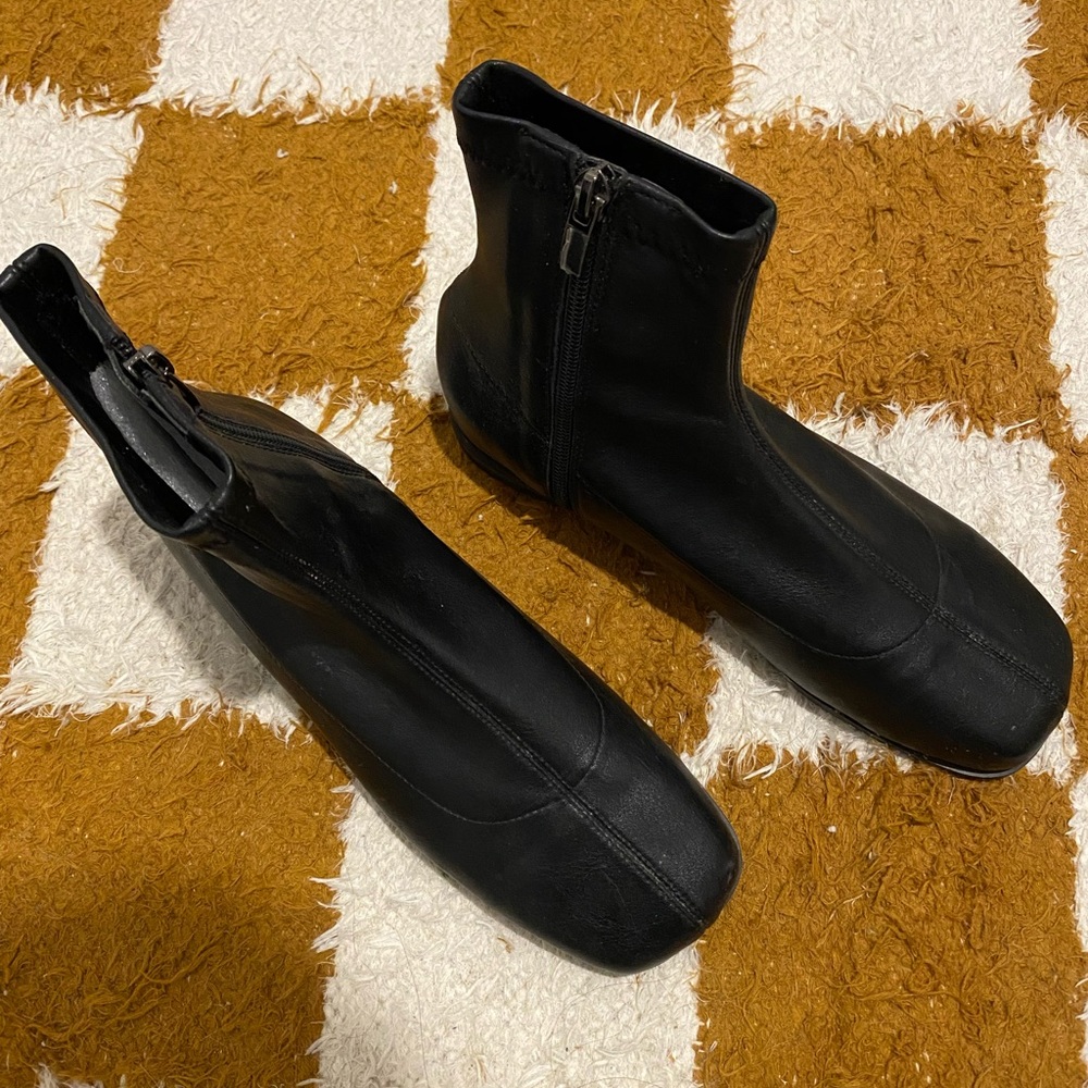 Selling Chelsea boots